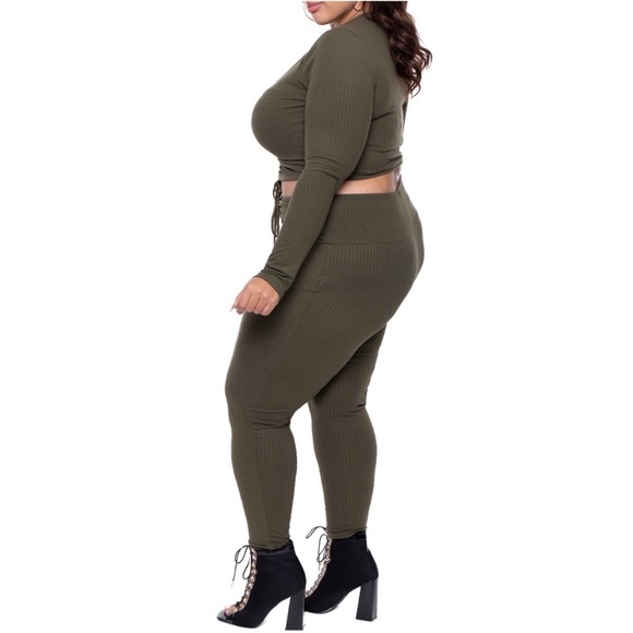 NEW| Curvy Sense Ribbed Knit Ruched Top & Jogger - Picture 3 of 6